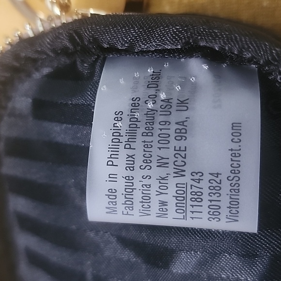 Victoria's Secret Small Clutch Change Purse NWOT  dull pink with Gold Accents - Picture 2 of 7